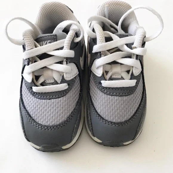 Nike gray air max sneakers  EUC size 6 - Picture 4 of 8